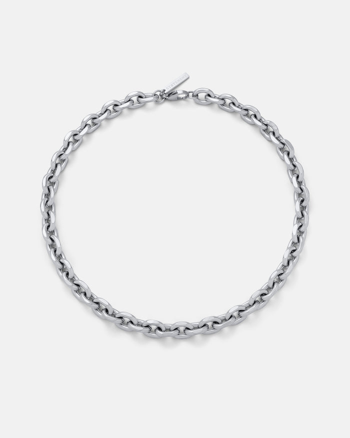 The 10mm Cable Chain, featuring large silver oval links, is displayed in a circle on a plain white background—ideal for bold streetwear style.