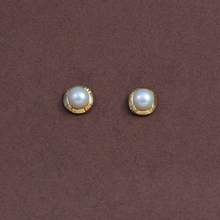 Freshwater white Pearl Stud