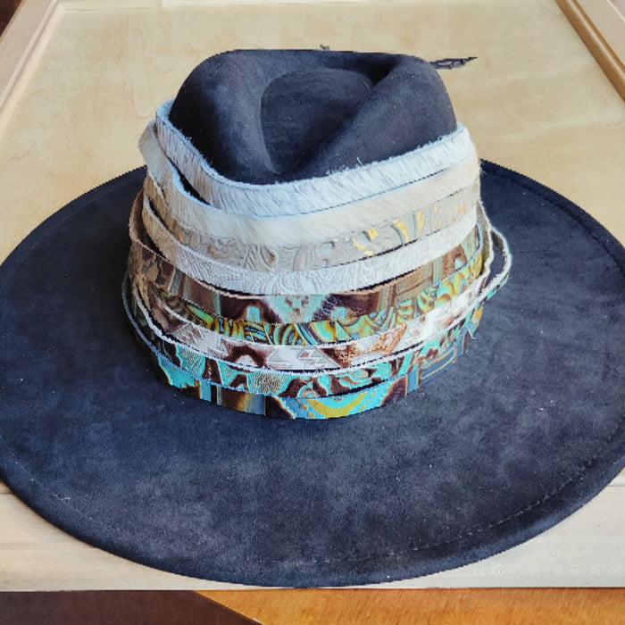 Napolis hat band shown with the full hide
