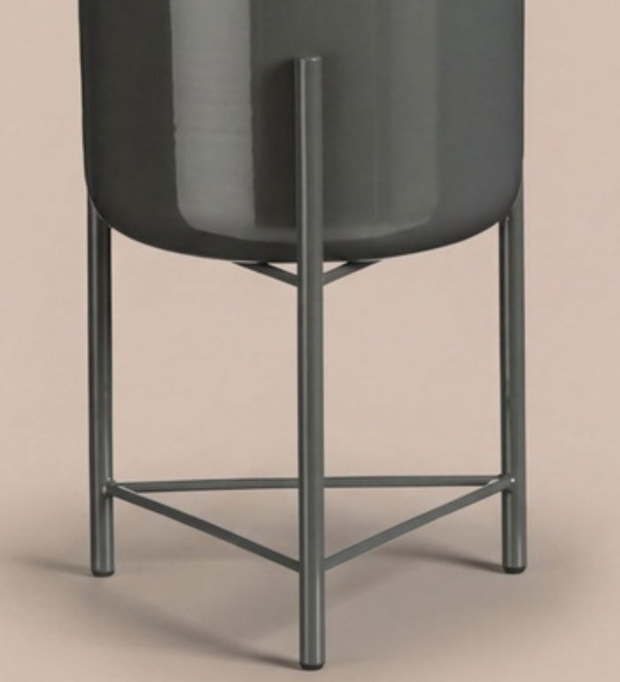 Small black pot on stand