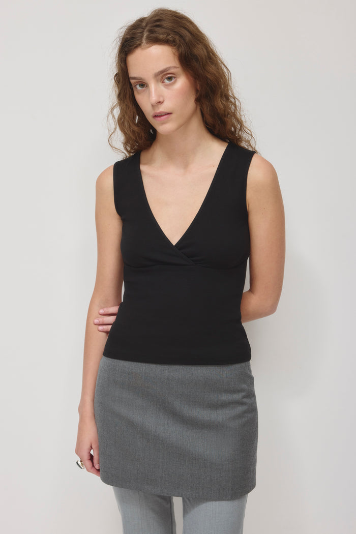 Model is 5’9” and is wearing a size XS.